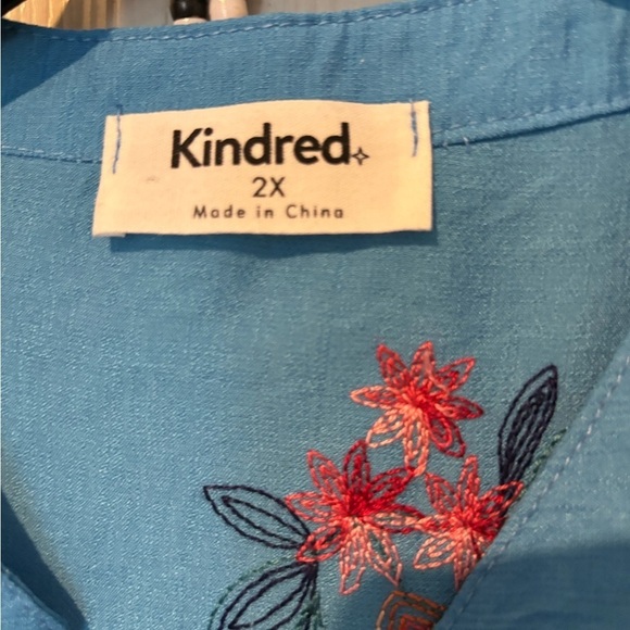 NWOT Kindred Floral Design Embroidered Blouse Button Down Front - Picture 2 of 5